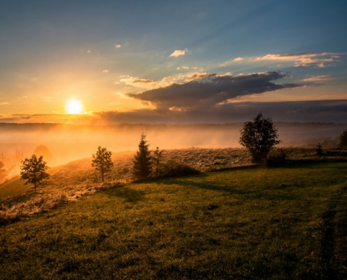 how long does anhedonia last after quitting meth - person watching the sunrise during early recovery