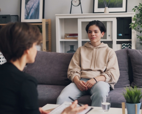 Somatic experiencing therapy for trauma and addiction in residential treatment: clinician and adult client in a calm therapy room